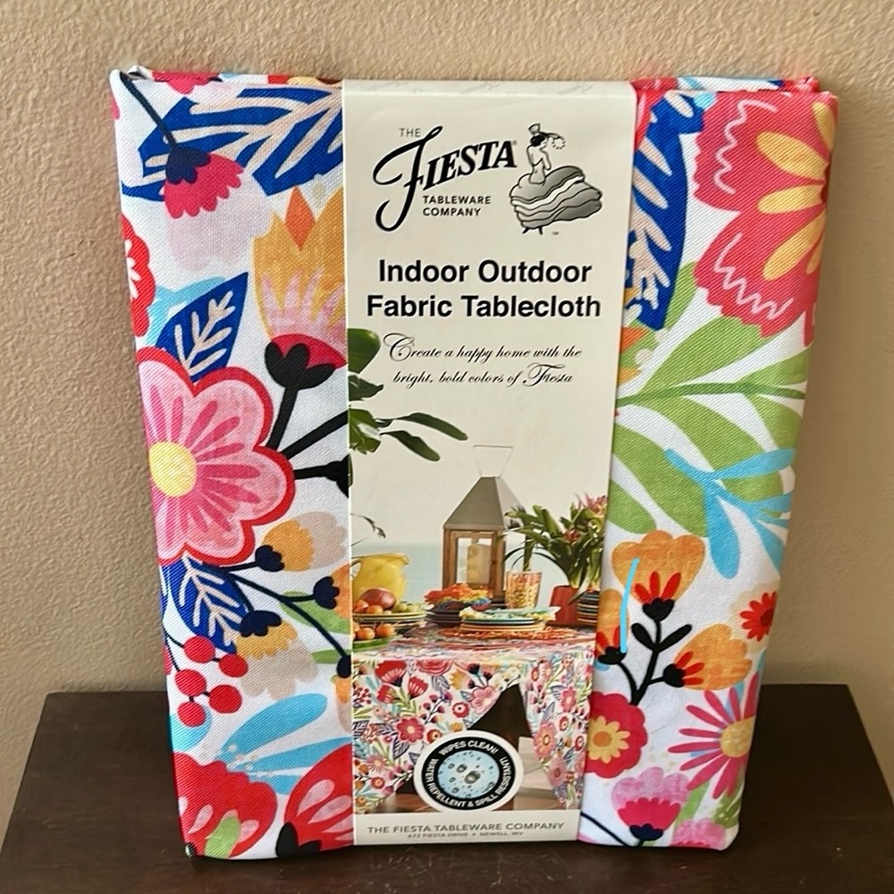 Fiesta  Floral Print Spring Summer Dining Tablecloth 70” Round Water Repellent